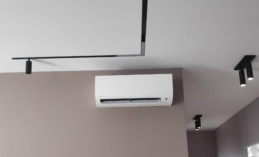 Монтаж настенных сплит систем Daikin с гарантией: пример работы с фото ...